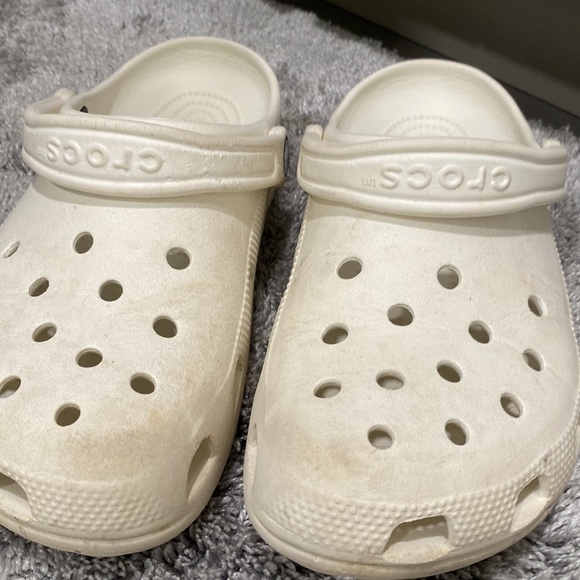 Size 8 white crocs - Picture 4 of 4